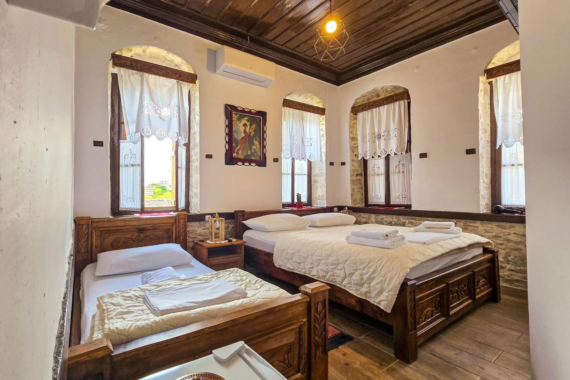 Silver Hill Guesthouse Gjirokastër Habitación foto